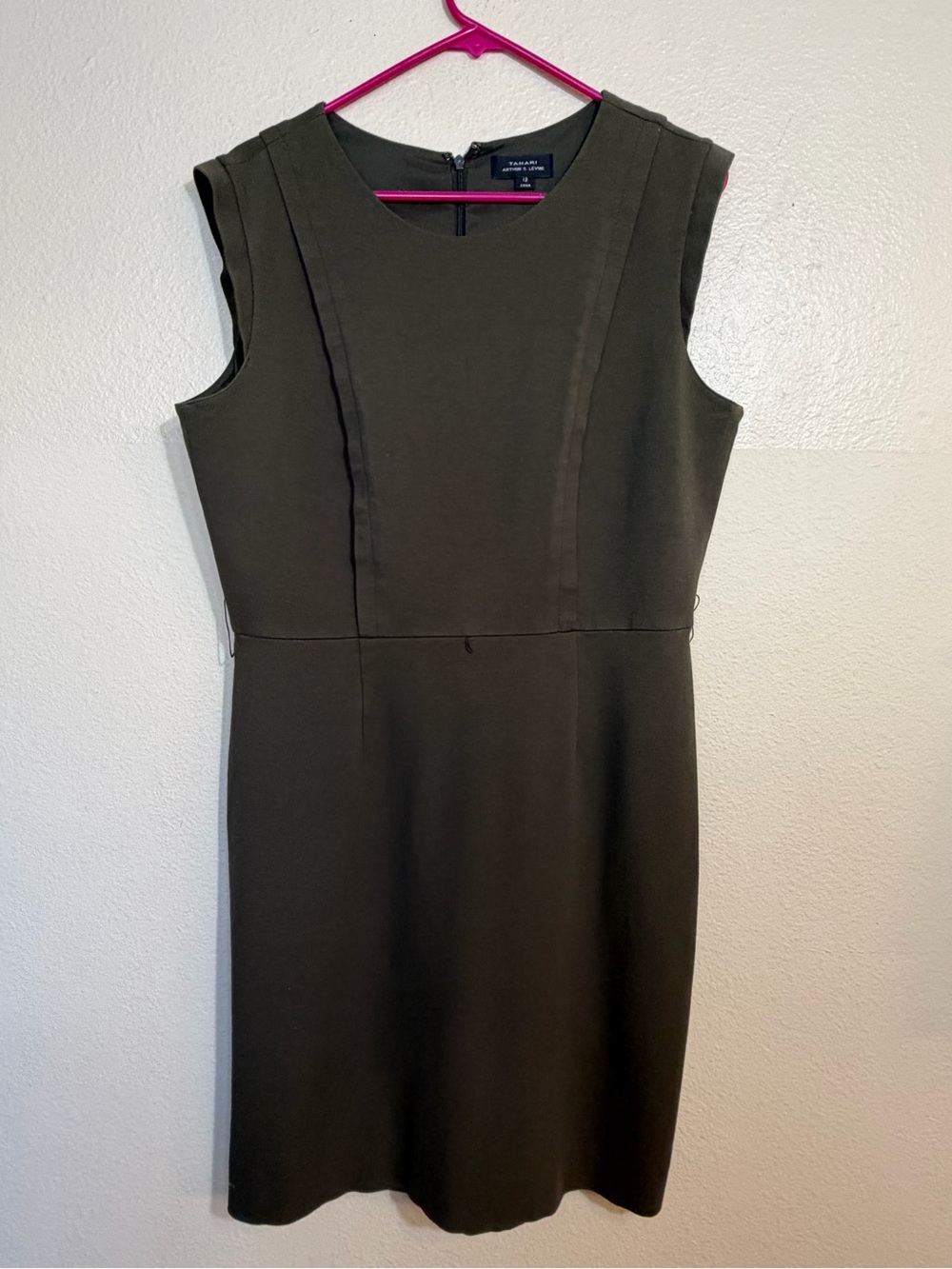 Tahari 12 Sleeveless Olive Green Sheath Dress